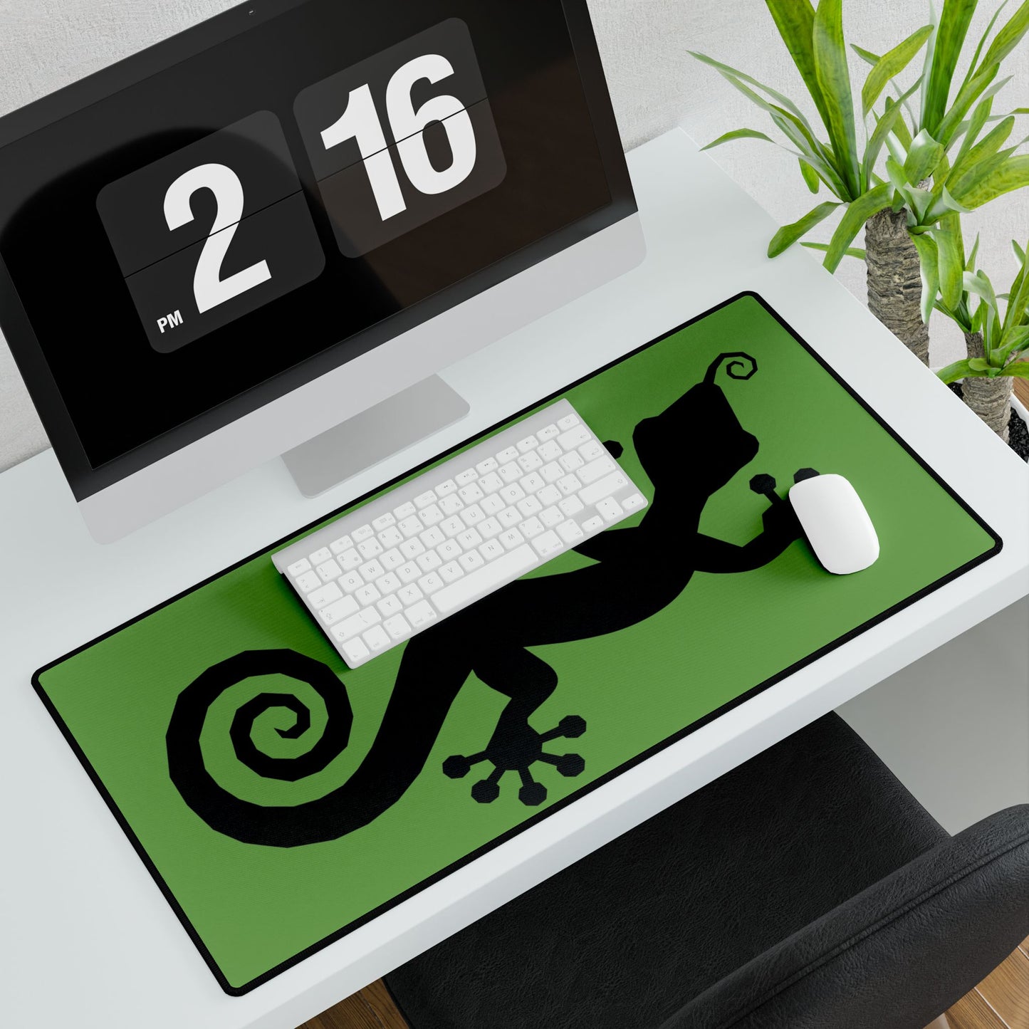 "Lucky Lizard" od Electric Lizard - Desk Mats